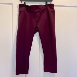 Fabletics Power Hold Capri Length Leggings Size XL